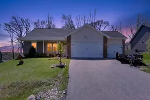 934 E Superior Dr, Edgerton, WI 53534 - Photo 4