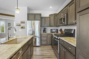 5934 Saturn Dr, Madison, WI 53718 - Photo 10