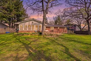 418 Oakridge Dr, Portage, WI 53901 - Photo 2