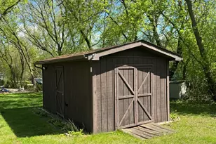 424 Skyline Dr, Edgerton, WI 53534 - Photo 2