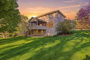 1242 McMahon Dr, Sun Prairie, WI 53590 - Photo 2