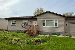 452 Williams St, Columbus, WI 53925 - Photo 2