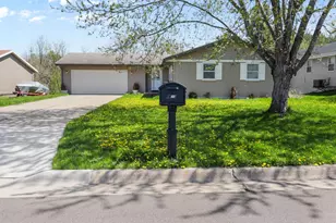 838 Somerset Dr, Janesville, WI 53546 - Photo 2