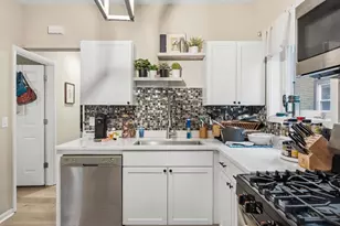 2027 E Washington Ave, Madison, WI 53704 - Photo 6