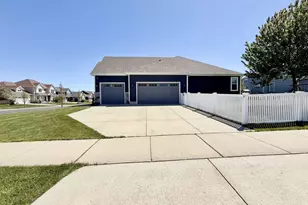 513 Chad's Crossing, Verona, WI 53593 - Photo 2