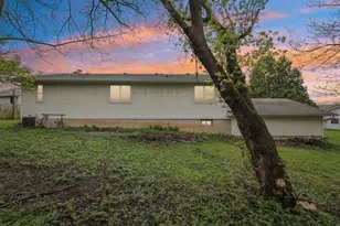 517 Highland Dr, Baraboo, WI 53913 - Photo 2