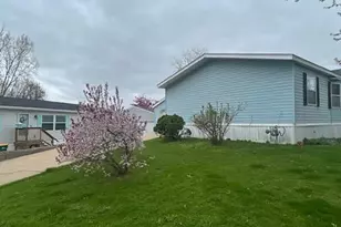 611 Opal Cir, Lannon, WI 53046 - Photo 2