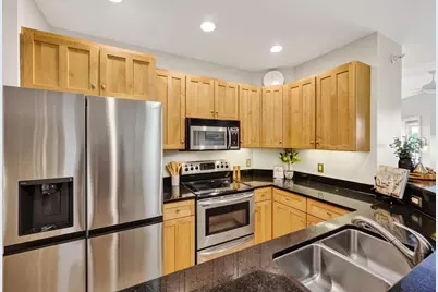 360 W Washington Avenue #415, Madison, WI 53703 - Photo 18