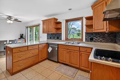 383 Sunnyview Lane, Marshall, WI 53559 - Photo 4