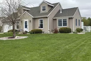 938 Nantucket Dr, Janesville, WI 53546 - Photo 2