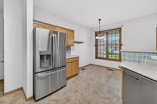 3356 N Stone Creek Cir, Madison, WI 53719 - Photo 12