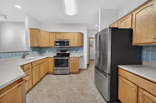 3356 N Stone Creek Cir, Madison, WI 53719 - Photo 10