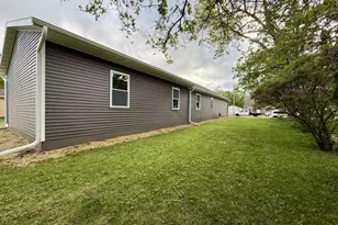 145 S Randall Ave, Janesville, WI 53545 - Photo 4