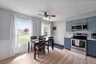 1502 Briar Ln, Sun Prairie, WI 53590 - Photo 10