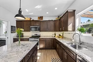 711 Sugar Maple Ln, Verona, WI 53593 - Photo 2