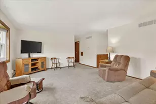 300 Prairie Ave, Lake Mills, WI 53551 - Photo 10