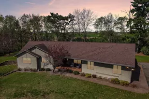 402 Derby Row, Reedsburg, WI 53959 - Photo 2