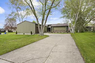 218 Avalon Rd, Columbus, WI 53925 - Photo 2