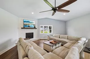 5833 Town Hall Dr, Sun Prairie, WI 53590 - Photo 6