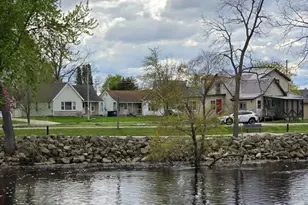 806 Mansion St, Mauston, WI 53948 - Photo 2