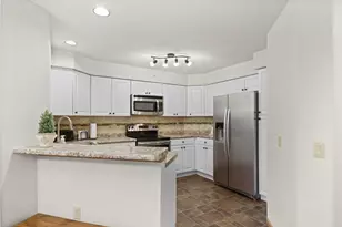 8530 Greenway Blvd, Middleton, WI 53562 - Photo 10