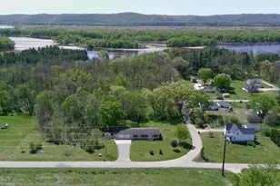 28613 Gunderson St, Lone Rock, WI 53556 - Photo 2