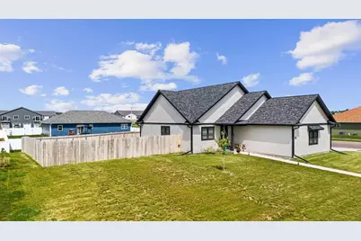 721 Roosevelt Street, Baraboo, WI 53913 - Photo 2