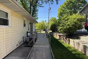 5403 Winnequah Rd, Monona, WI 53716 - Photo 6