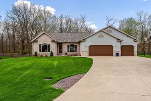 620 Waterford Dr, Beloit, WI 53511 - Photo 2
