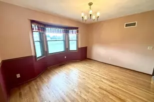 226 Beechwood Dr, Janesville, WI 53548 - Photo 10