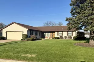 226 Beechwood Dr, Janesville, WI 53548 - Photo 1