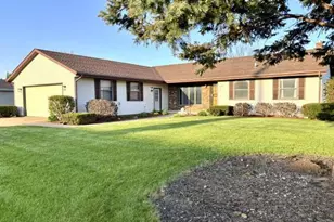 226 Beechwood Dr, Janesville, WI 53548 - Photo 2