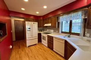 226 Beechwood Dr, Janesville, WI 53548 - Photo 12