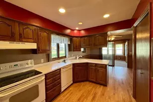 226 Beechwood Dr, Janesville, WI 53548 - Photo 12