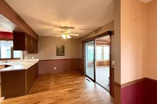226 Beechwood Dr, Janesville, WI 53548 - Photo 10