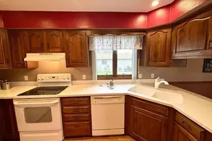 226 Beechwood Dr, Janesville, WI 53548 - Photo 10