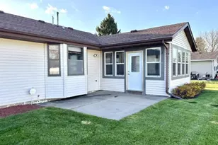 226 Beechwood Dr, Janesville, WI 53548 - Photo 4