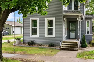 122 S 1st St, Janesville, WI 53536 - Photo 8