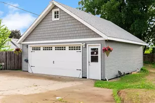 122 S 1st St, Janesville, WI 53536 - Photo 10