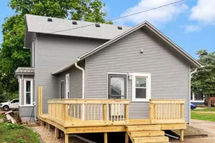 122 S 1st St, Janesville, WI 53536 - Photo 12