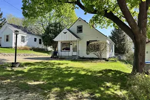 907 Birch Haven Cir, Monona, WI 53716 - Photo 2