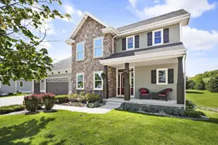 245 Stone Bridge Cir, Deerfield, WI 53531 - Photo 2