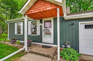 2211 Colladay Point Dr, Stoughton, WI 53589 - Photo 2