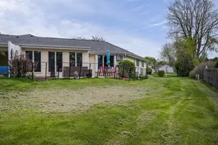 412 Lawn St, Cambridge, WI 53523 - Photo 28