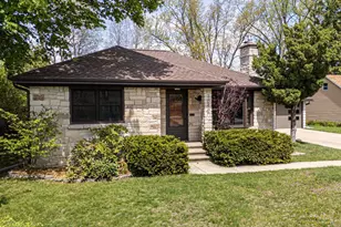 7010 Franklin Ave, Middleton, WI 53562 - Photo 2