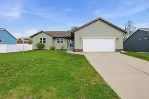 118 Campion Dr, Janesville, WI 53536 - Photo 1