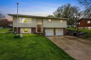 103 Moorland Dr, Markesan, WI 53946 - Photo 2