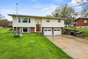 103 Moorland Dr, Markesan, WI 53946 - Photo 2