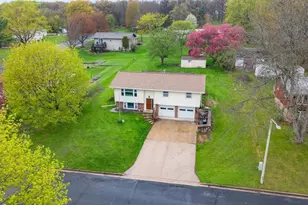 103 Moorland Dr, Markesan, WI 53946 - Photo 2