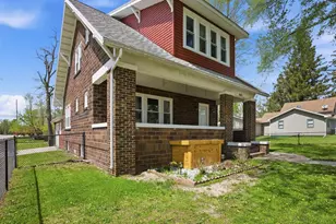 601 Vine St, Wisconsin Dells, WI 53965 - Photo 2